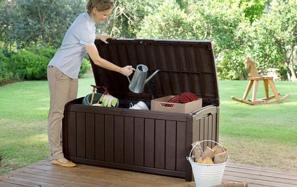 Keter Glenwood Kissenbox, Auflagenbox, 390 Liter Volumen, Wasserdicht, Braun, Holzoptik, Sitzbank für 2 Erwachsene,128x65x61cm, Allzwecktruhe