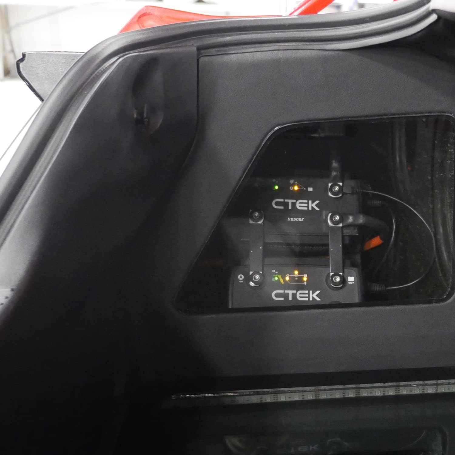 CTEK D250SE, 20A, Batterieladegerät 12V Für Starter- Und Servicebatterien In Wohnmobil, LKW Und 4x4, Solar Autobatterie und Lithium Ionen Ladegerät, Kompatibel Mit Intelligenter Lichtmaschine