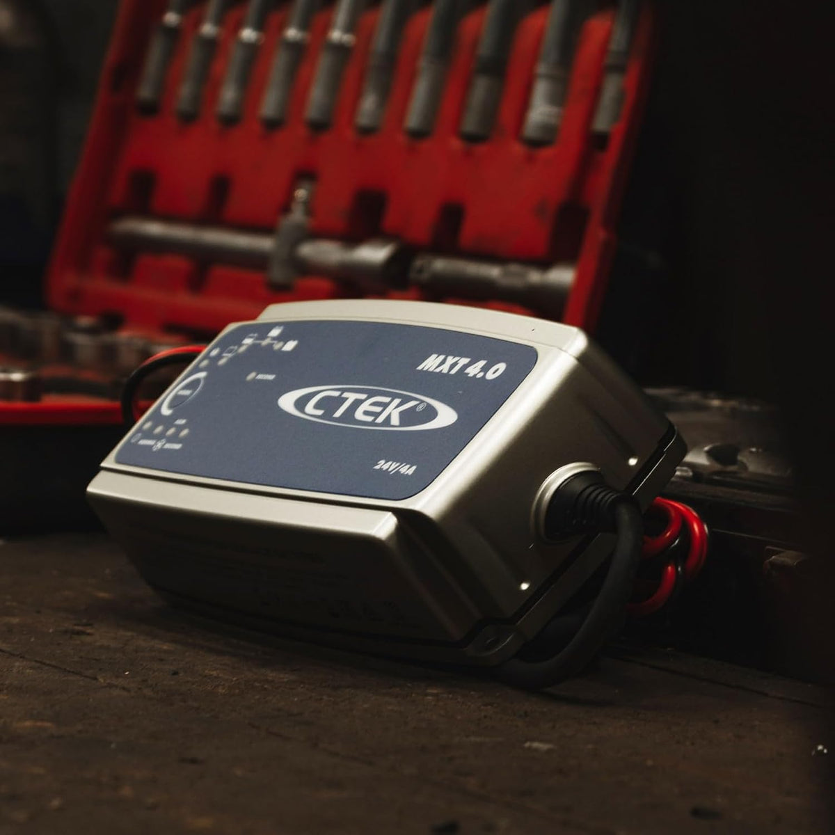CTEK MXT 4.0 Batterieladegerät 24V, 8-Stufiges Ladegerät Für Kleinere 24V-Batterien In Nutzfahrzeugen, Rollstühlen, Pistenmaschinen Und Industriereinigern, Rekonditionierung Und AGM-Modus