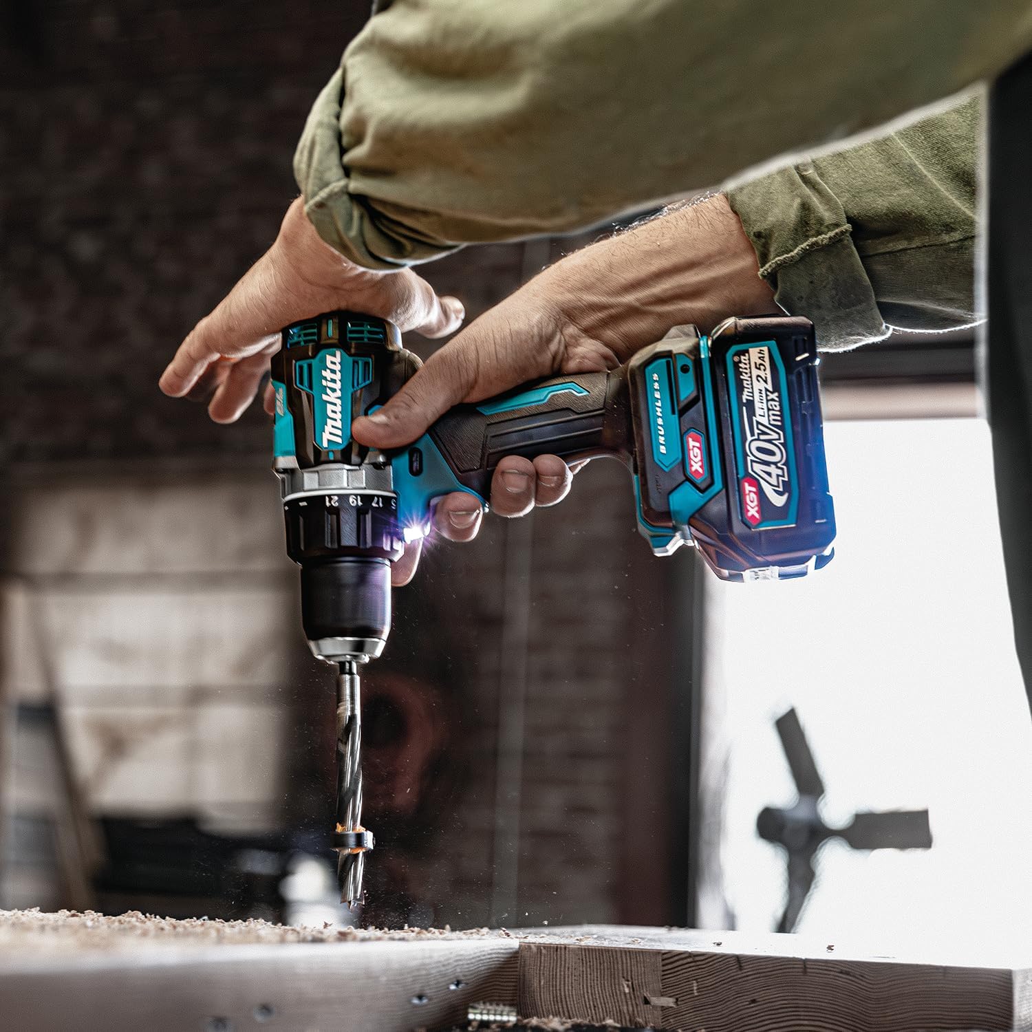 Makita DF002GA202 Akku-Bohrschrauber 40V max. / 2,0 Ah, 2 Akkus + Ladegerät im MAKPAC, Petrol