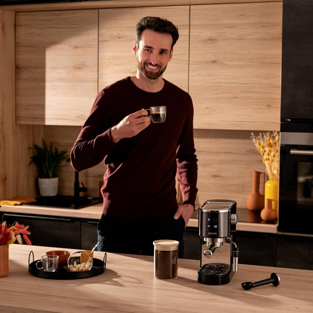 Krups Virtuoso+ Espresso-Siebträgermaschine, 15 bar Pumpendruck, 3 Crema-Filter, Edelstahl-Dampfdüse, intuitives Bedienfeld, Drehregler, inkl. Dosierlöffel und Tamper, Schwarz/Edelstahl, XP444G