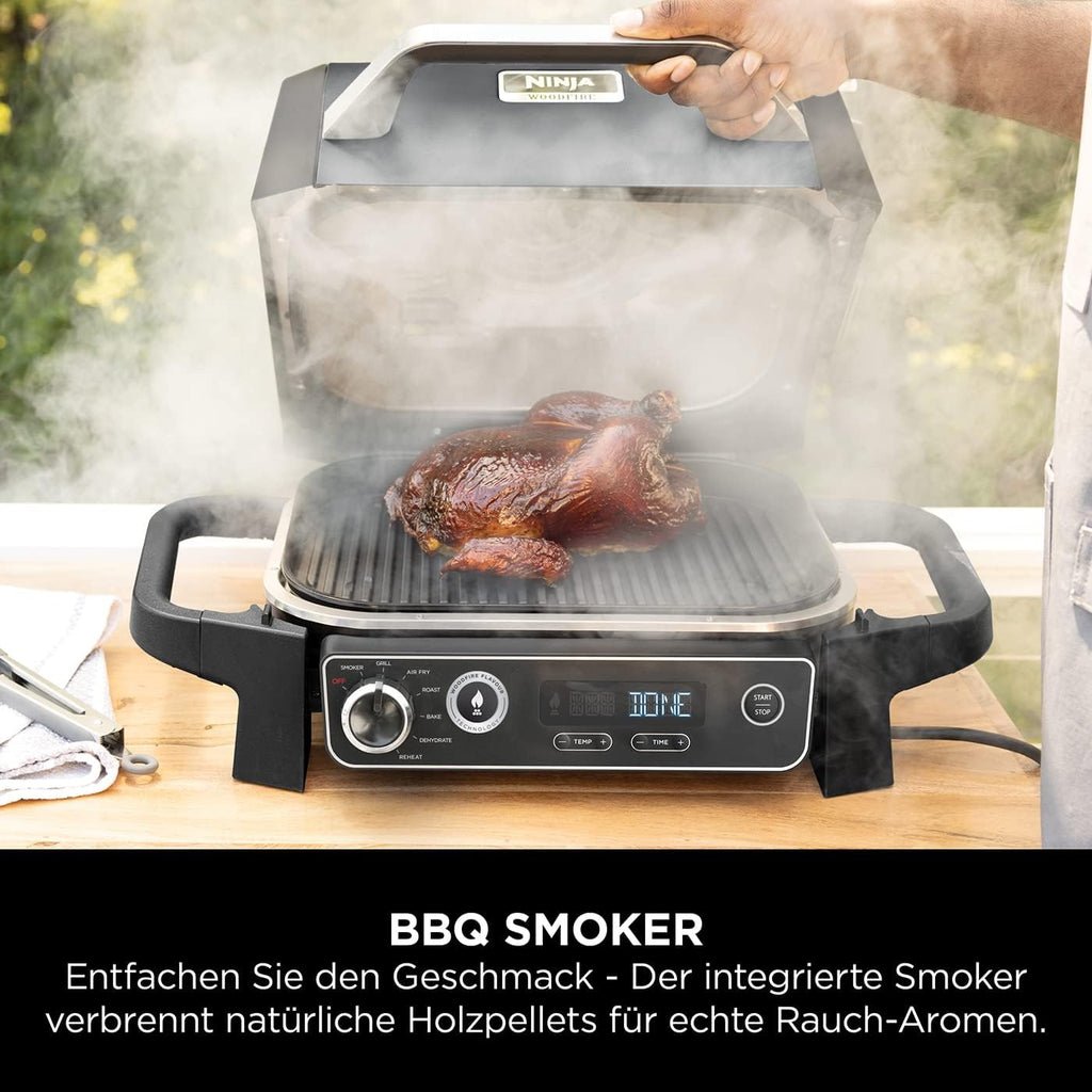 Ninja Woodfire Elektrogrill, Camping-Grill mit Smoker-& Heißluftfritteuse, 7-in-1-Outdoor Grill, räuchern, braten, backen, wetterfest, antihaftbeschichtet, tragbar, Grau/Schwarz OG701EU