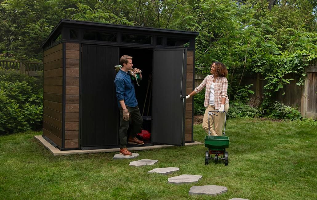 Keter Signature Gartenhaus 9x7 Gerätehaus 279x218x226 cm Kunststoff Walnuss mit Pultdach und Bodenplatte wetterfest UV-beständig