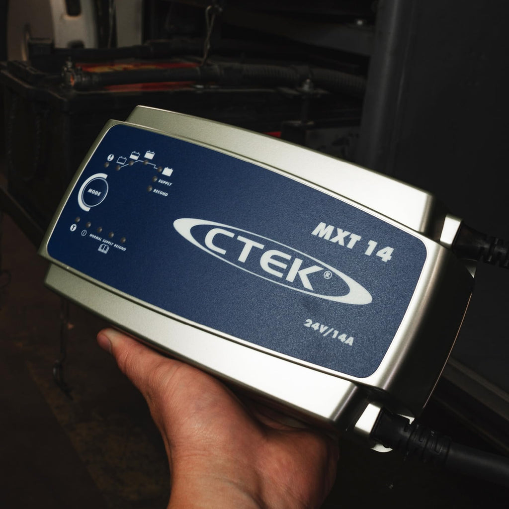 CTEK MXT 14 Professionelles Batterieladegerät 24V und Stromversorgung, Ladegerät für Nutzfahrzeuge, Busse, Werkstätten und LKWs, Rekonditionierung und AGM-Modus mit integriertem Temperatursensor