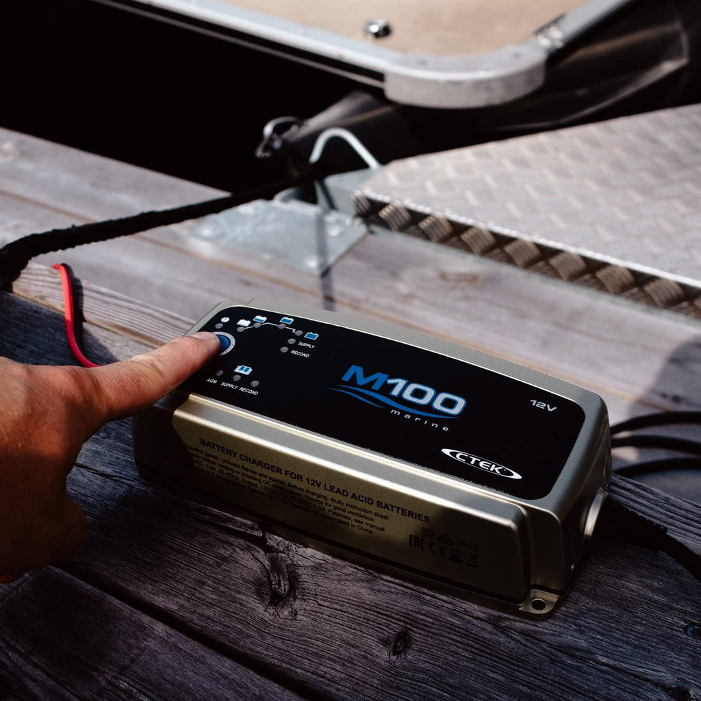 CTEK M100 Komplettbatterieladesystem für Wasserfahrzeuge 12V 7A, Ladegerät für Boote, Intelligentes Batterieladegerät Und Batteriepfleger Mit Rekonditionierungsmodus Und AGM-Option