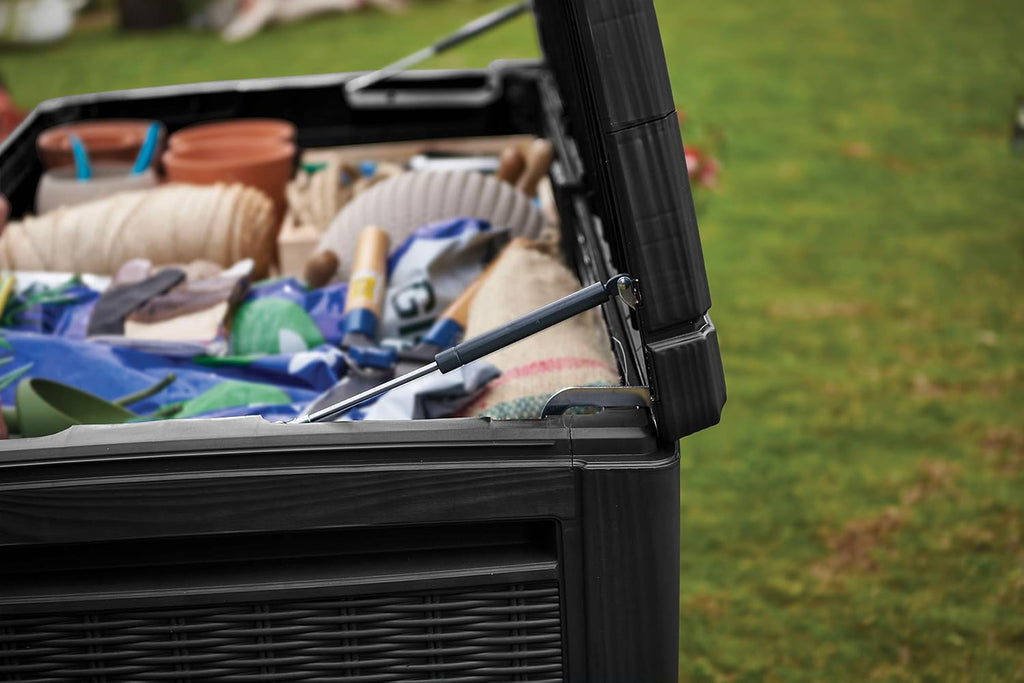 Keter Sumatra Auflagenbox, Kissenbox für draußen, 511 L, wetterfest, Deckel mit Gasdruckfeder, Außenmaße:145x73x64 cm, Sitzgelegenheit für 2 Personen Graphit