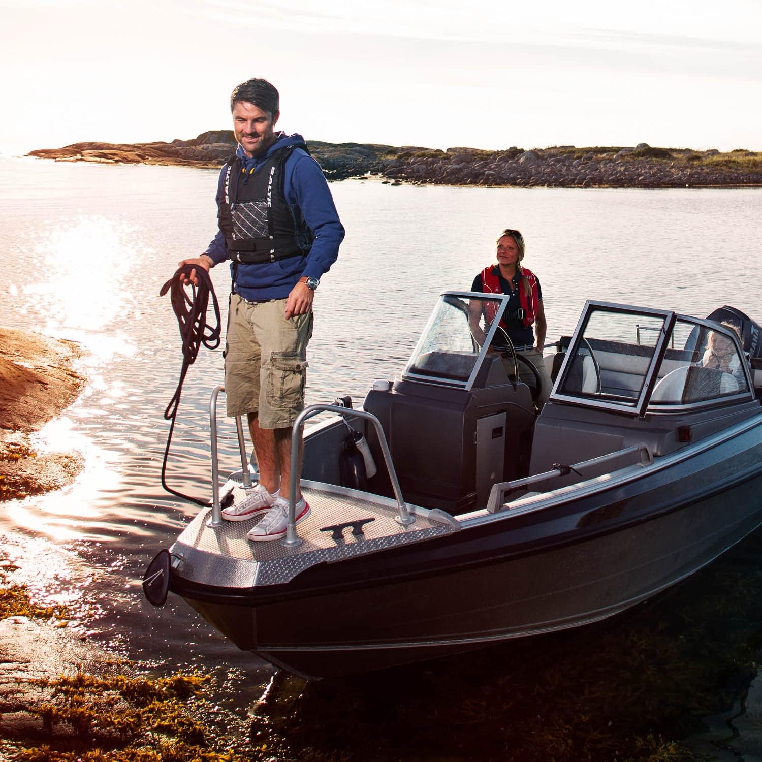 CTEK M100 Komplettbatterieladesystem für Wasserfahrzeuge 12V 7A, Ladegerät für Boote, Intelligentes Batterieladegerät Und Batteriepfleger Mit Rekonditionierungsmodus Und AGM-Option