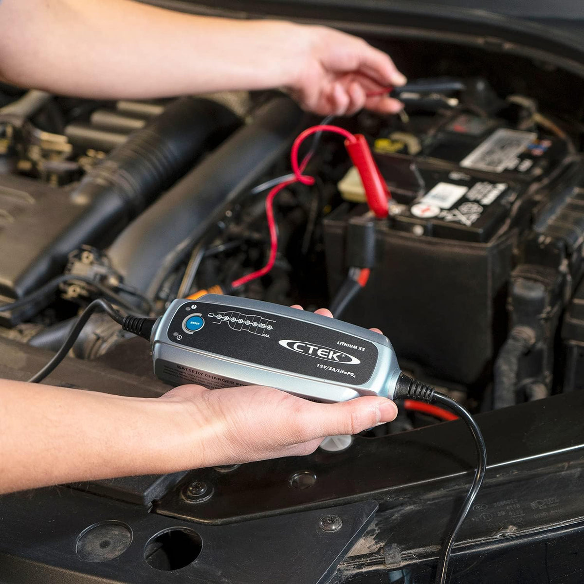 CTEK Lithium XS, Batterieladegerät 12V, Ladegerät LiFePO4, Lithium Ionen Ladegerät Auto, Intelligentes Ladegerät Autobatterie, Erhaltungsladegerät, Batteriepfleger Mit UVP Und Connect and Forget