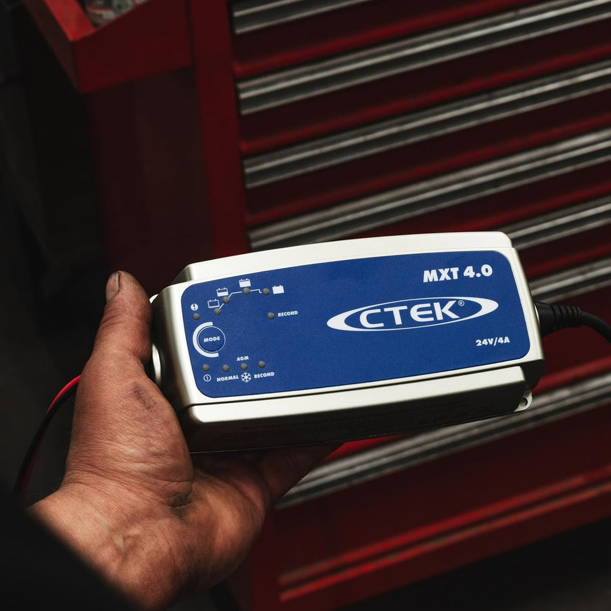 CTEK MXT 4.0 Batterieladegerät 24V, 8-Stufiges Ladegerät Für Kleinere 24V-Batterien In Nutzfahrzeugen, Rollstühlen, Pistenmaschinen Und Industriereinigern, Rekonditionierung Und AGM-Modus