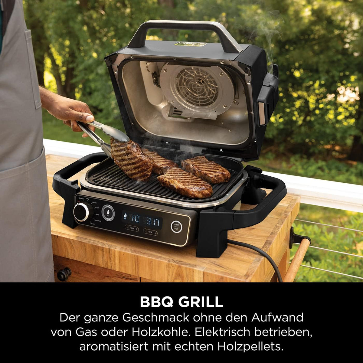 Ninja Woodfire Elektrogrill, Camping-Grill mit Smoker-& Heißluftfritteuse, 7-in-1-Outdoor Grill, räuchern, braten, backen, wetterfest, antihaftbeschichtet, tragbar, Grau/Schwarz OG701EU