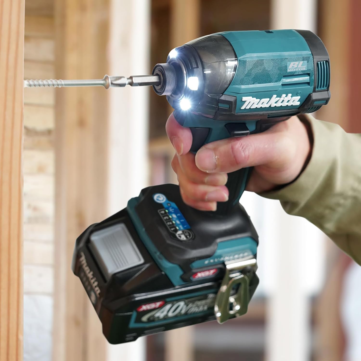 Makita TD002GD202 Akku-Schlagschrauber 40V max. / 2,5 Ah, 2 Akkus + Ladegerät im Transportkoffer