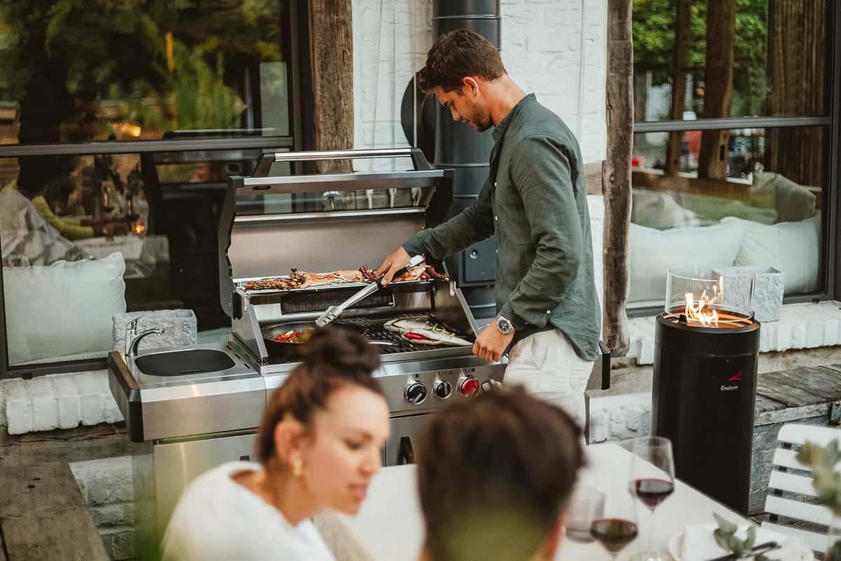 Enders Gasgrill Kansas II Pro 4 SIK Profi Turbo, 4 Brenner mit doppelwandiger Garhaube und Switch Grid - mit Turbo Zone (800 °C)-Gas Grill mit Backburner & Infrarotbrenner, Silber