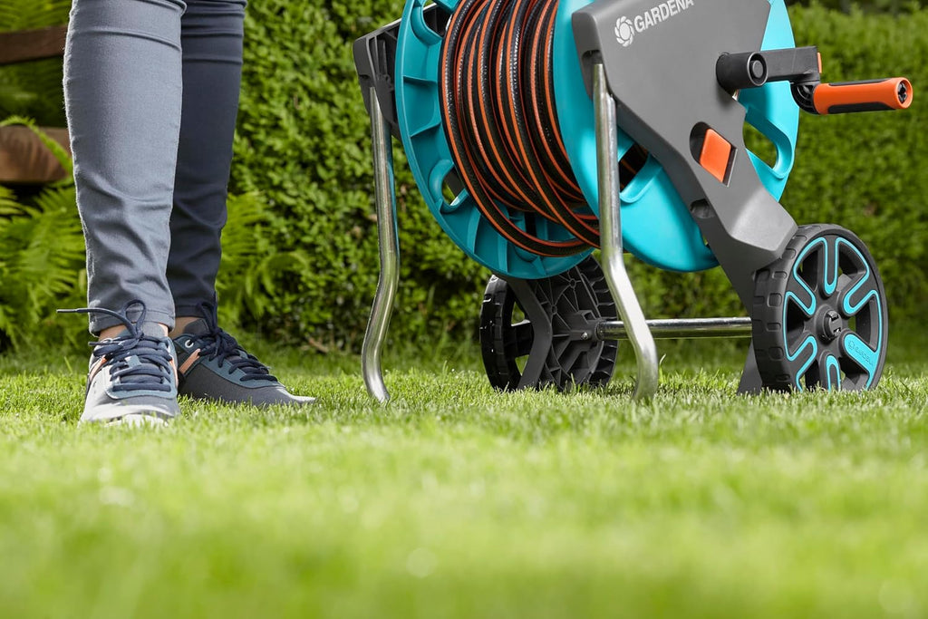 Gardena CleverRoll M Easy Set: Schlauchwagen mit bis zu 60 m Kapazität, besonders standfest, mit komfortabler Schlauchführung in robustem Metallrahmen, Nachtropfstopp (18517-20)