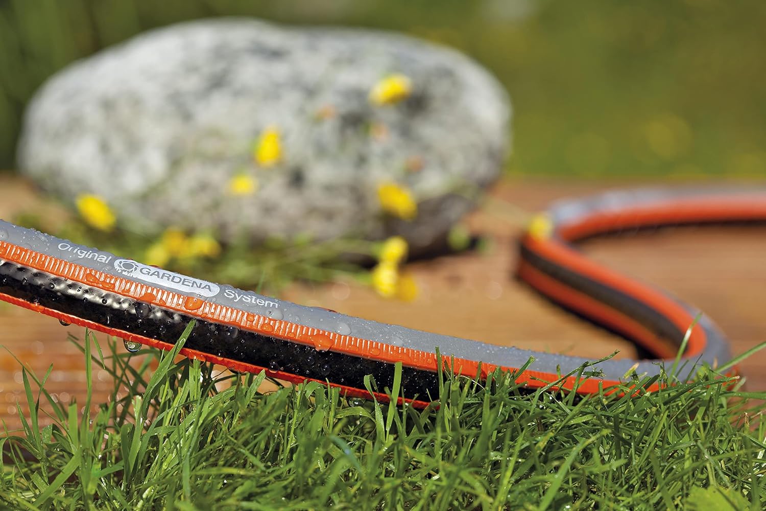 Gardena Comfort FLEX Schlauch 13 mm (1/2 Zoll), 30 m: Formstabiler, flexibler Gartenschlauch mit Power-Grip-Profil, aus hochwertigem Spiralgewebe, 25 bar Berstdruck, ohne Systemteile (18036-20)