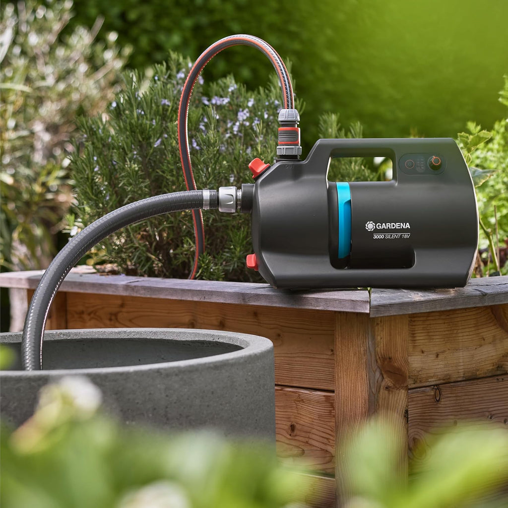 Gardena Akku-Gartenpumpe 3000 Silent 18V P4A Ready-To-Use Set: Leistungsstark, Leiser Betrieb, Regen- und UV-geschütztes Gehäuse, Trockenlaufsicherung, Kabellos (14610-20)