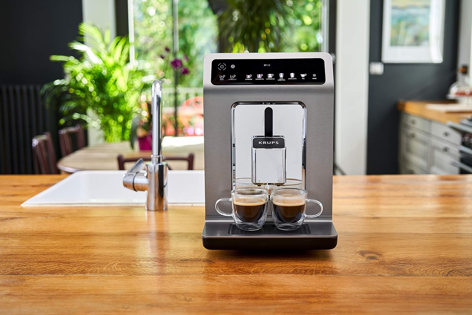 Krups Evidence Plus Kaffeevollautomat mit Milchschlauch, 19 Getränke, 2-Tassen-Funktion, Farbdisplay, Kaffeemaschine, TÜV-Siegel, Silber, EA894T10, Titanium-metallic
