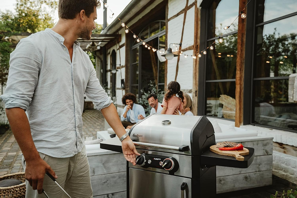 Enders Elektrogrill eFLOW PRO 2 TURBO, mit Gussrost SWITCH GRID, TURBO ZONE für heiße Temperaturen, SIMPLE CLEAN Reinigungssystem, Aluguss-Seitenteile an Garhaube und Brennkammer, Grillwagen #97106