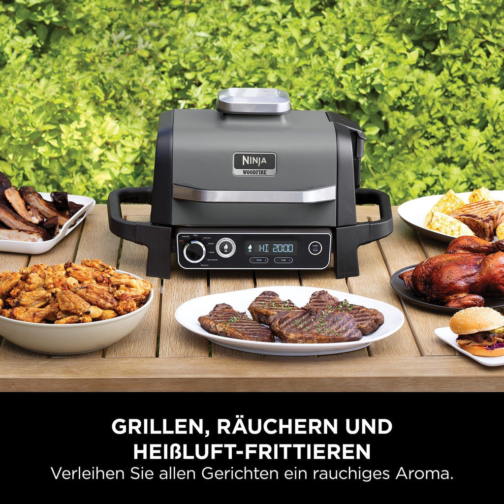 Ninja Woodfire Elektrogrill, Camping-Grill mit Smoker-& Heißluftfritteuse, 7-in-1-Outdoor Grill, räuchern, braten, backen, wetterfest, antihaftbeschichtet, tragbar, Grau/Schwarz OG701EU