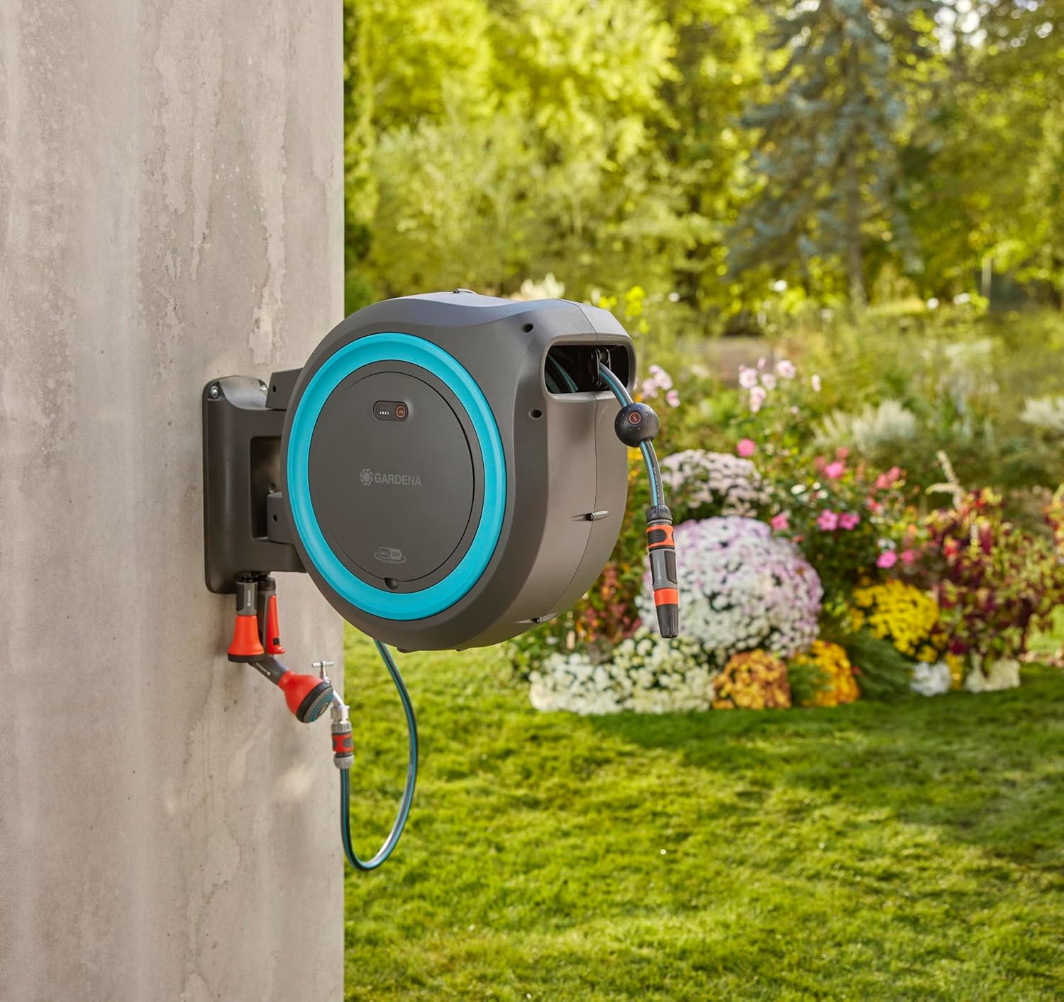 Gardena Akku-Wand-Schlauchbox PowerRoll XL Ready-to-use-Set: Automatischer Schlauchaufroller mit 35 m Gartenschlauch, Schlauchführung und RollControll, Komplett-Set mit Akku (18640-20)
