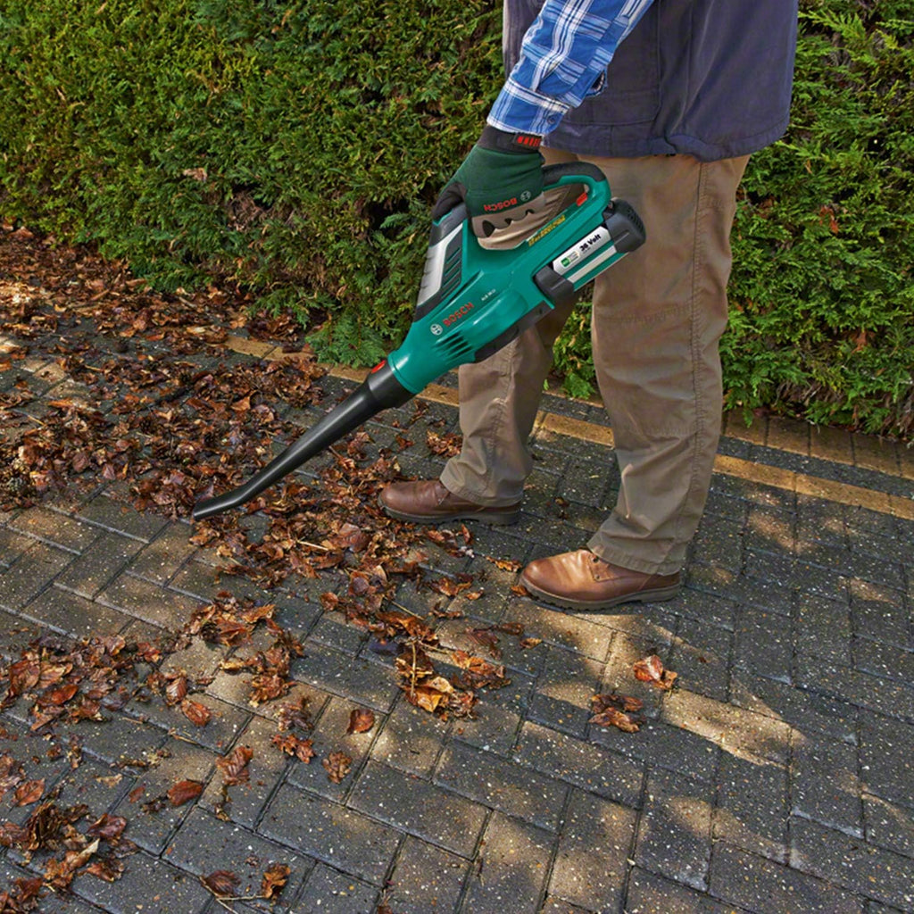 Bosch Home and Garden Bosch Akku Laubbläser ALB 36 LI (Akku, Ladegerät, Karton, Luftgeschwindigkeit: 180-260 km/h, 36 Volt System, 2,0 Ah), Schwarz, Grün, Silber