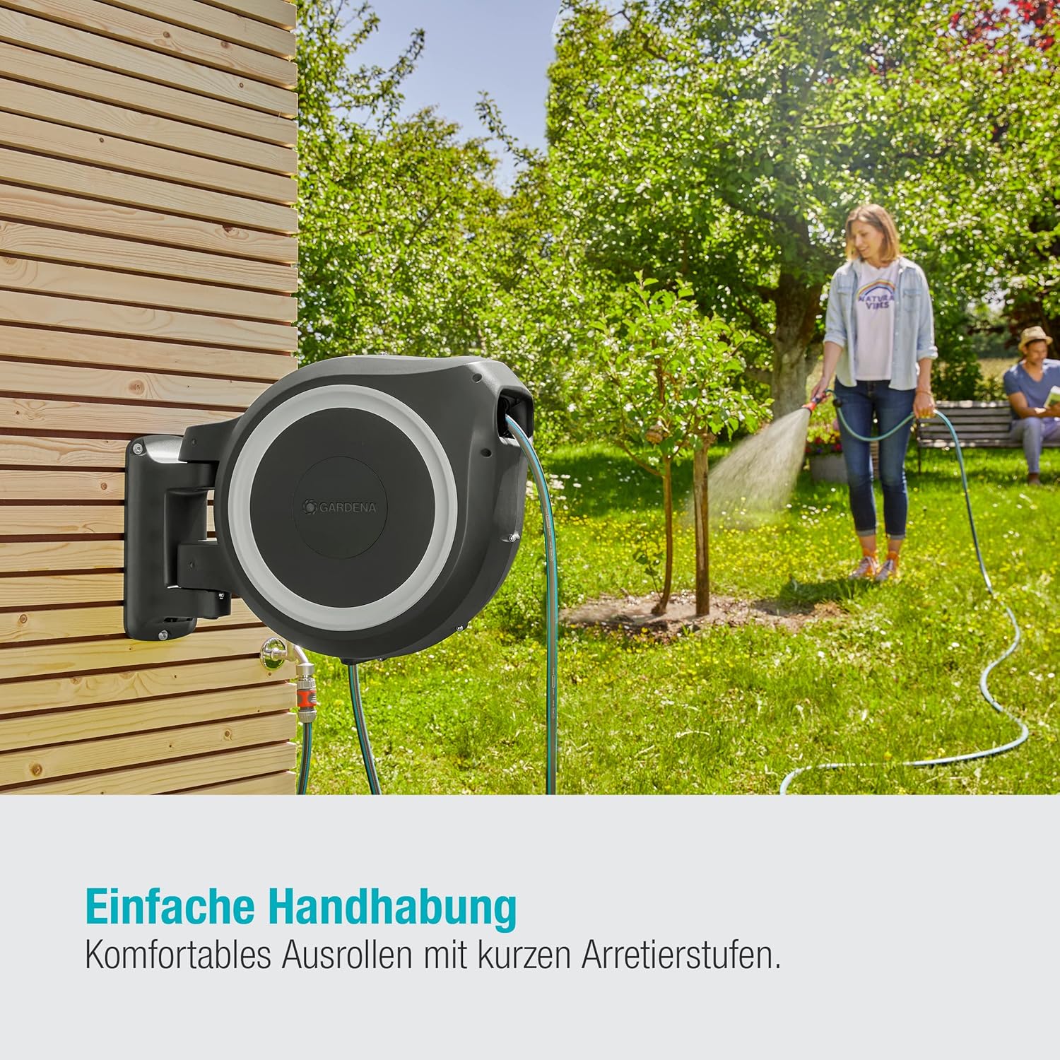 Gardena Wand-Schlauchbox RollUp L (weiß) 30 m exklusiv für Amazon: Schwenkbare Schlauchbox, integrierte Schlauchführung, inkl. 30 m Gardena Qualitätsschlauch, Reinigungsspritze und Brause (18627-38)