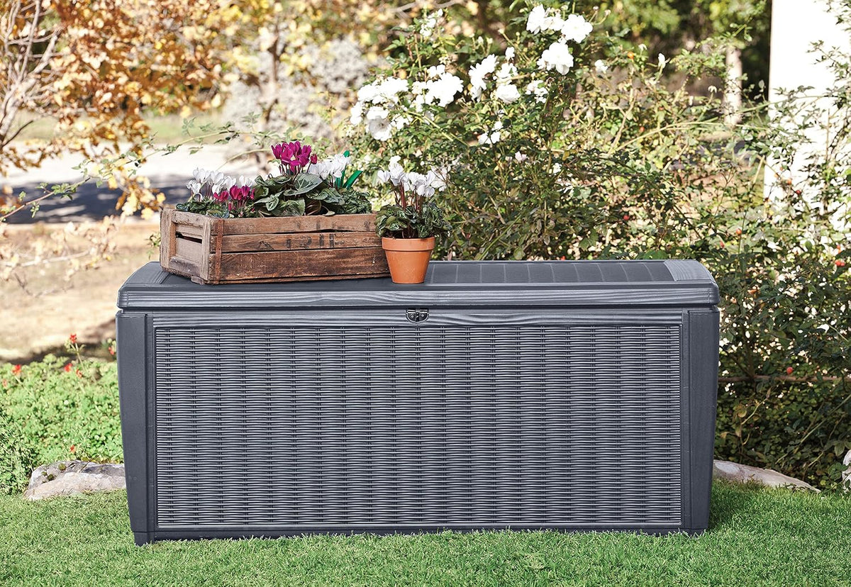 Keter Sumatra Auflagenbox, Kissenbox für draußen, 511 L, wetterfest, Deckel mit Gasdruckfeder, Außenmaße:145x73x64 cm, Sitzgelegenheit für 2 Personen Graphit