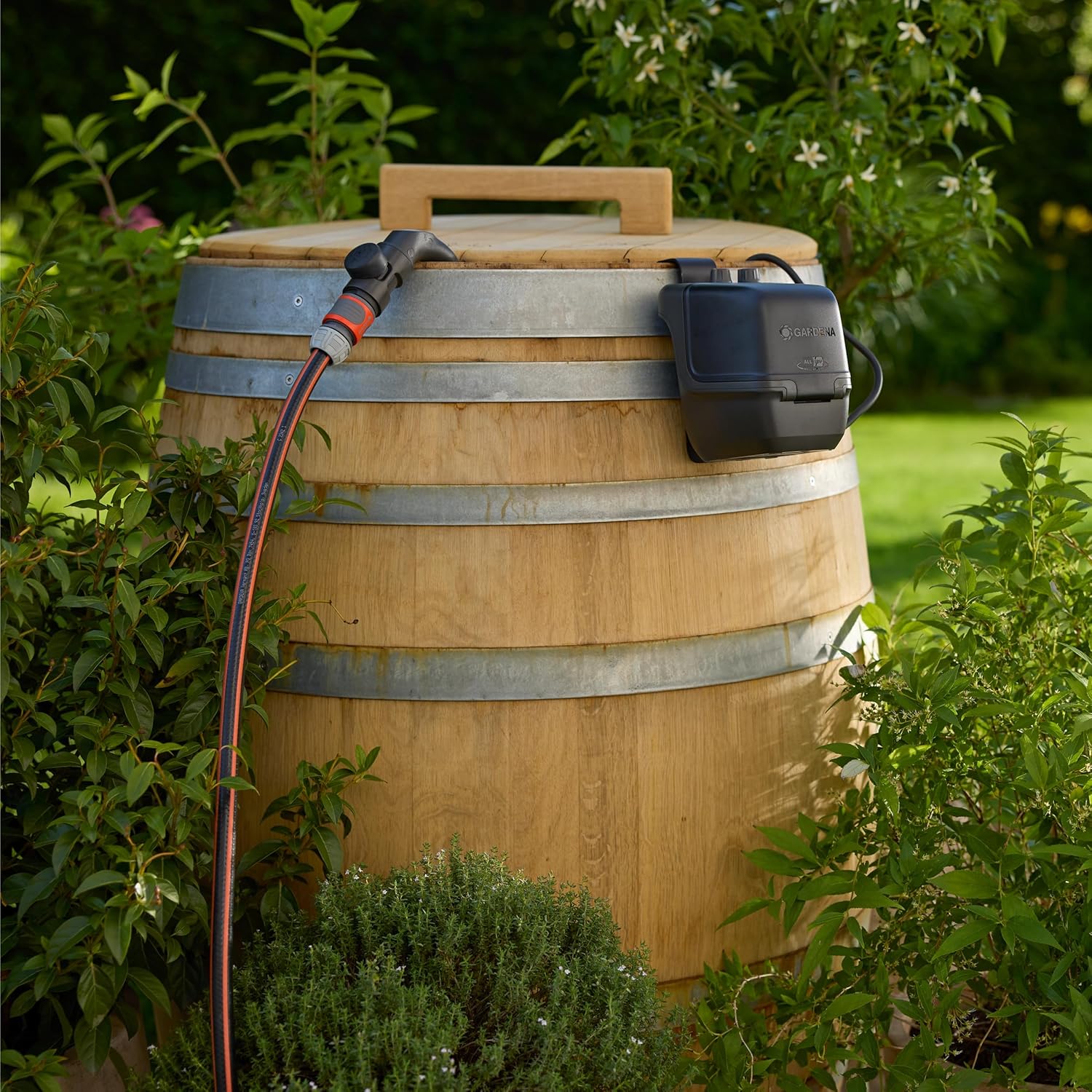 Gardena Akku-Regenfasspumpe 2400 ComfortAutomatic 18V P4A Ready-To-Use Set: Automatikfunktion, Leistungseinstellung, Timerfunktion, Konstanter Druck, Kabellos (14605-20)