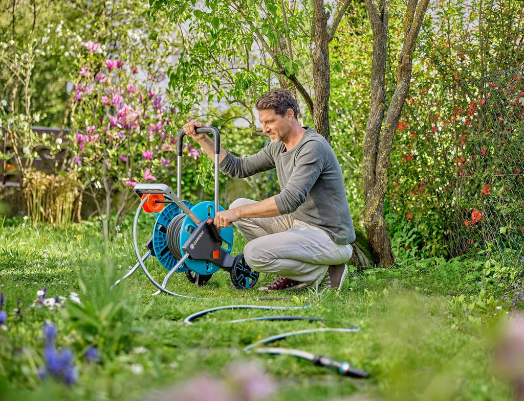 Gardena EcoLine Schlauch 1/2 Zoll, 20m mit Systemteilen: Nachhaltiger Gartenschlauch aus recyceltem Plastik, Phthalat- und schadstoffrei, Power-Grip-Funktion, frostsicher und UV-beständig (18931-20)