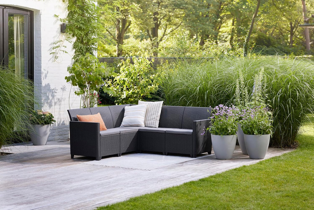 Keter Nora - Ecksofa für Garten oder Terrasse, 5-Sitzer, mit Kissen und Beistelltisch mit 35 l Stauraum, Farbe Graphit