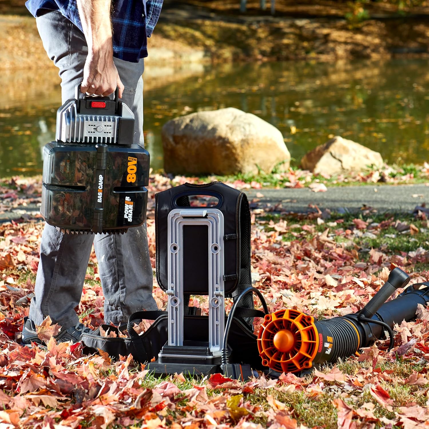 WORX Nitro 80V Akku-Laubbläser, 800 CFM 150 MPH, bürstenloser Rucksack, elektrischer Laubbläser WG572, Turbinenventilator, Variable Luftregelung, 4 PowerShare-Akkus, Basecamp-Ladegerät inklusive