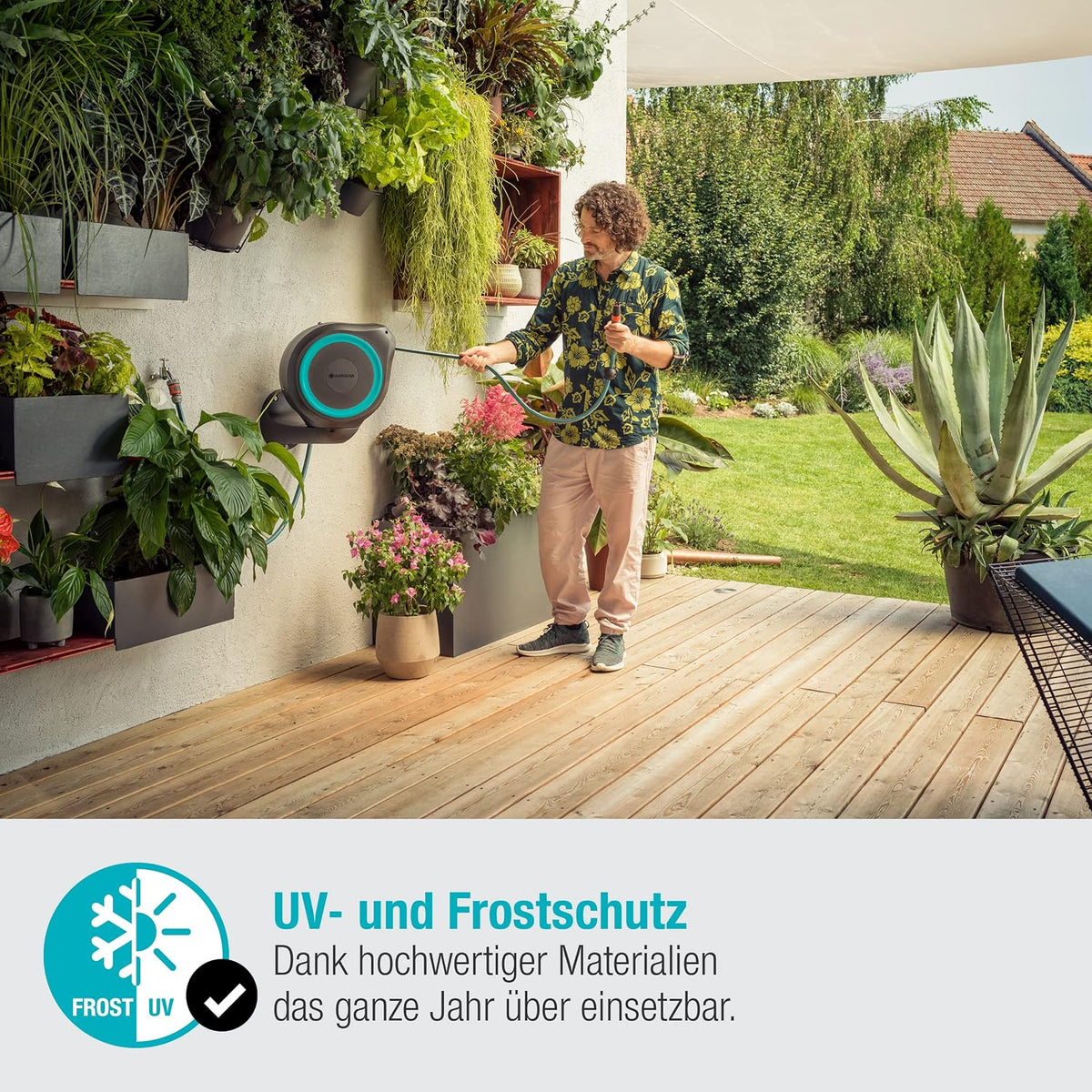 Gardena Wand-Schlauchbox RollUp S (türkis) 15 m: Flexible Bewässerung für kleine Gärten, schwenkbare Trommel, mit Wandhalterung, Systemteilen und Spritze, inkl. 15 m Gardena Schlauch (18600-20)