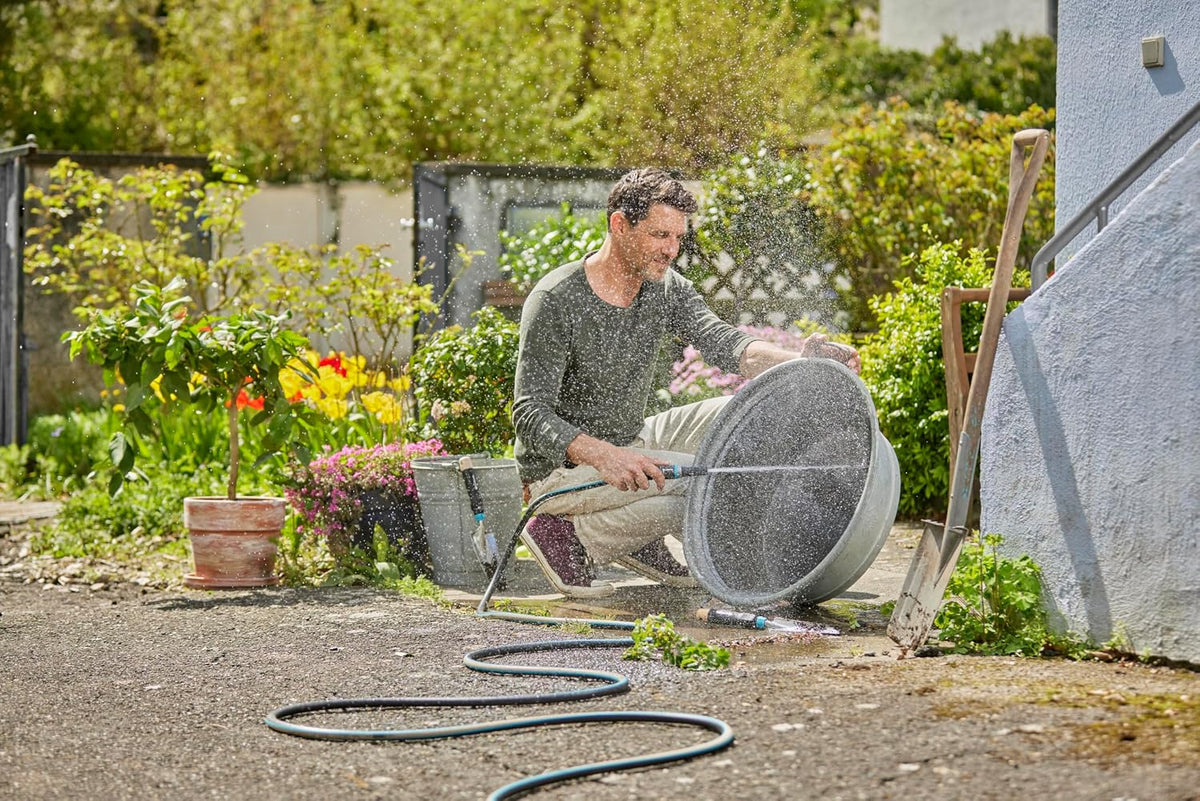 Gardena EcoLine Schlauch 1/2 Zoll, 20m mit Systemteilen: Nachhaltiger Gartenschlauch aus recyceltem Plastik, Phthalat- und schadstoffrei, Power-Grip-Funktion, frostsicher und UV-beständig (18931-20)