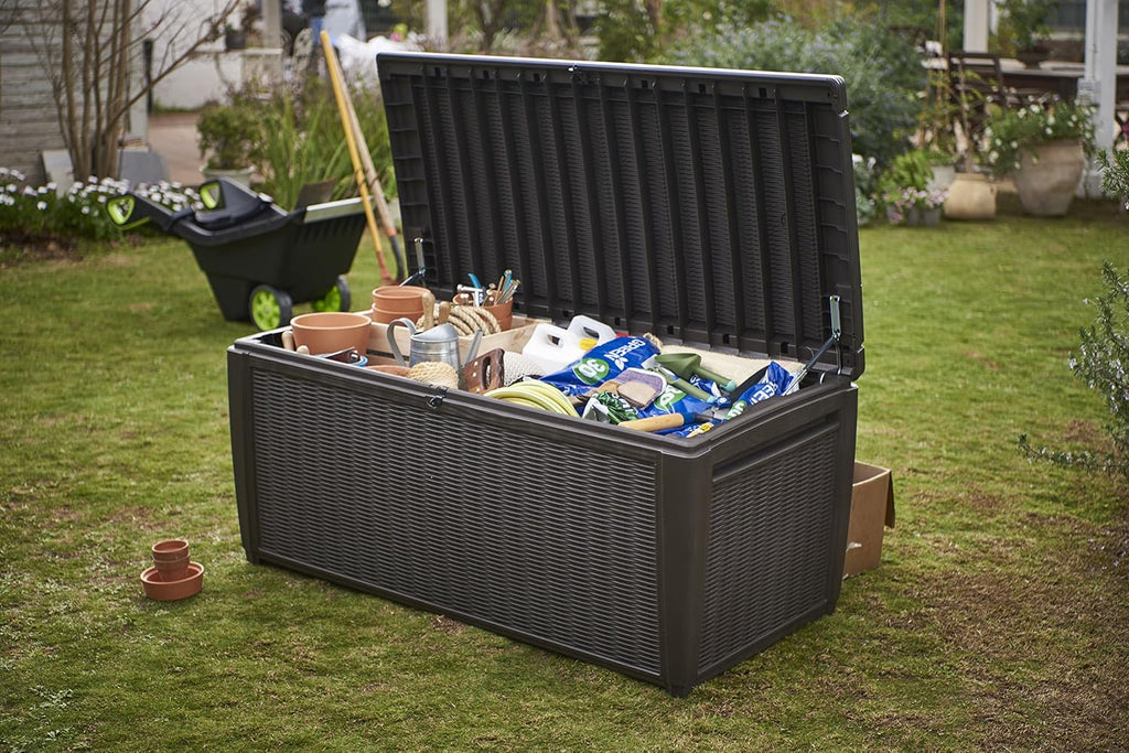 Keter Sumatra Auflagenbox, Kissenbox für draußen, 511 L, wetterfest, Deckel mit Gasdruckfeder, Außenmaße:145x73x64 cm, Sitzgelegenheit für 2 Personen, Braun
