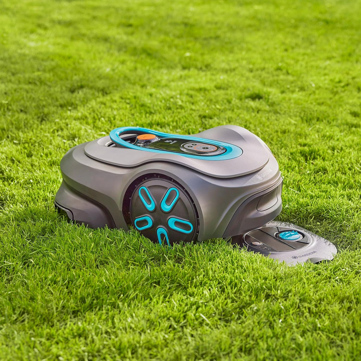 Gardena AquaPrecise, Pipeline Bewässerungssystem für Rasenflächen bis zu 320 m²: solarbetrieben, gleichmäßige Wasserverteilung, für jede Gartenform, Bluetooth, unterirdische Installation (16001-20)