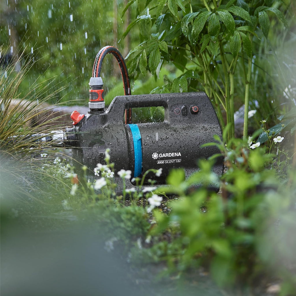 Gardena Akku-Gartenpumpe 3000 Silent 18V P4A Ready-To-Use Set: Leistungsstark, Leiser Betrieb, Regen- und UV-geschütztes Gehäuse, Trockenlaufsicherung, Kabellos (14610-20)
