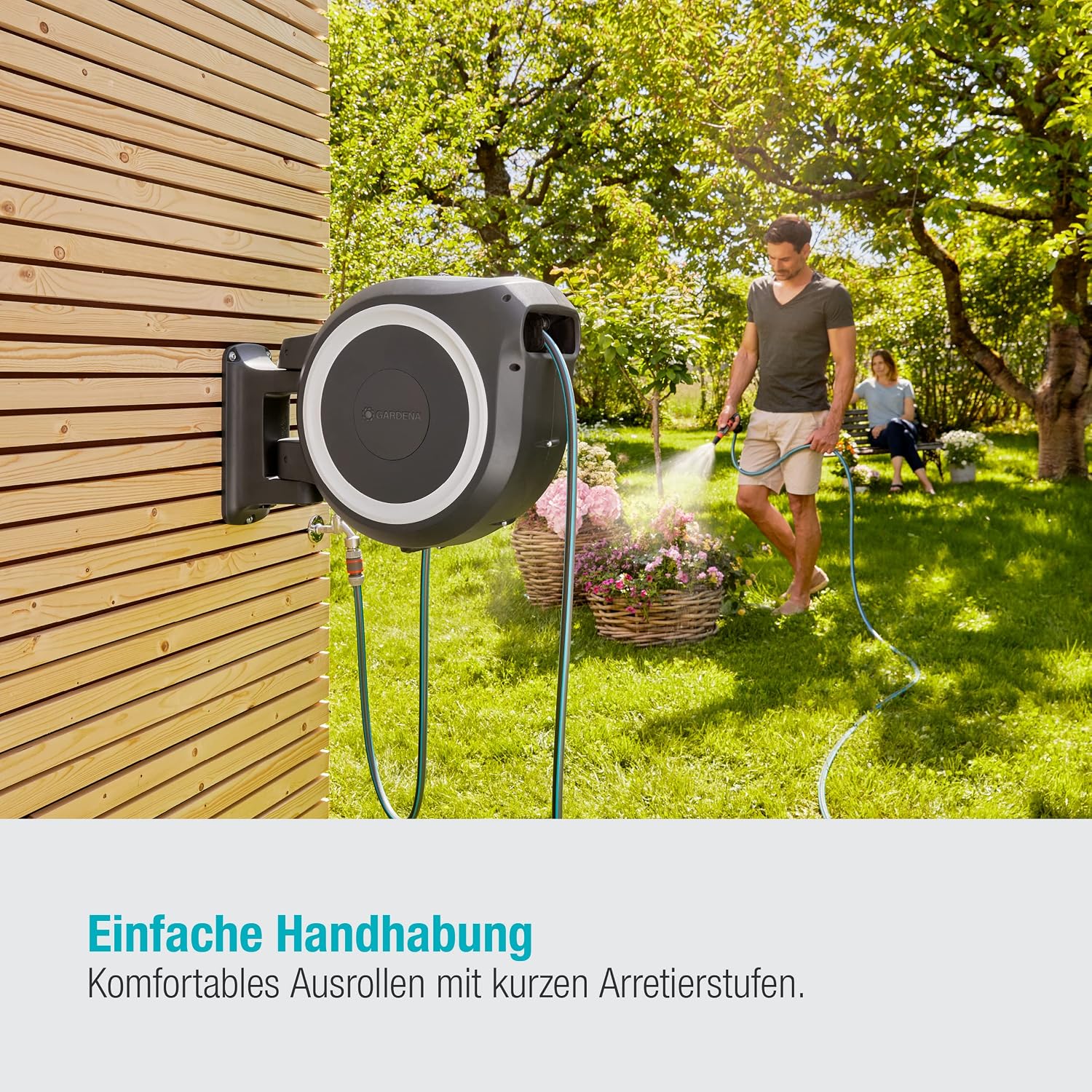 Gardena Wand-Schlauchbox RollUp XL 35 m Exklusiv für Amazon: flexible Bewässerung für große Gärten, Schwenkbare Schlauchbox, inkl. 35 m Qualitätsschlauch mit Brause & Reinigungsspritze (18632-60)