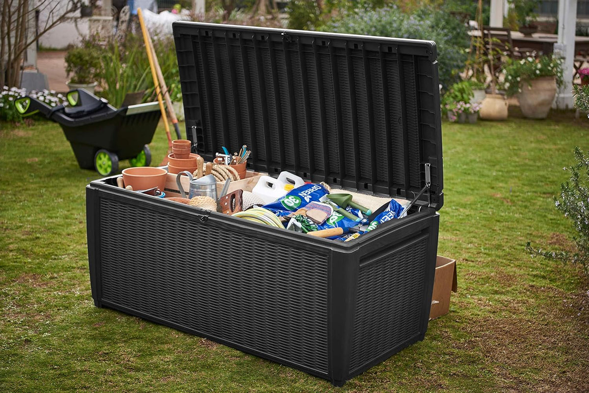 Keter Sumatra Auflagenbox, Kissenbox für draußen, 511 L, wetterfest, Deckel mit Gasdruckfeder, Außenmaße:145x73x64 cm, Sitzgelegenheit für 2 Personen Graphit
