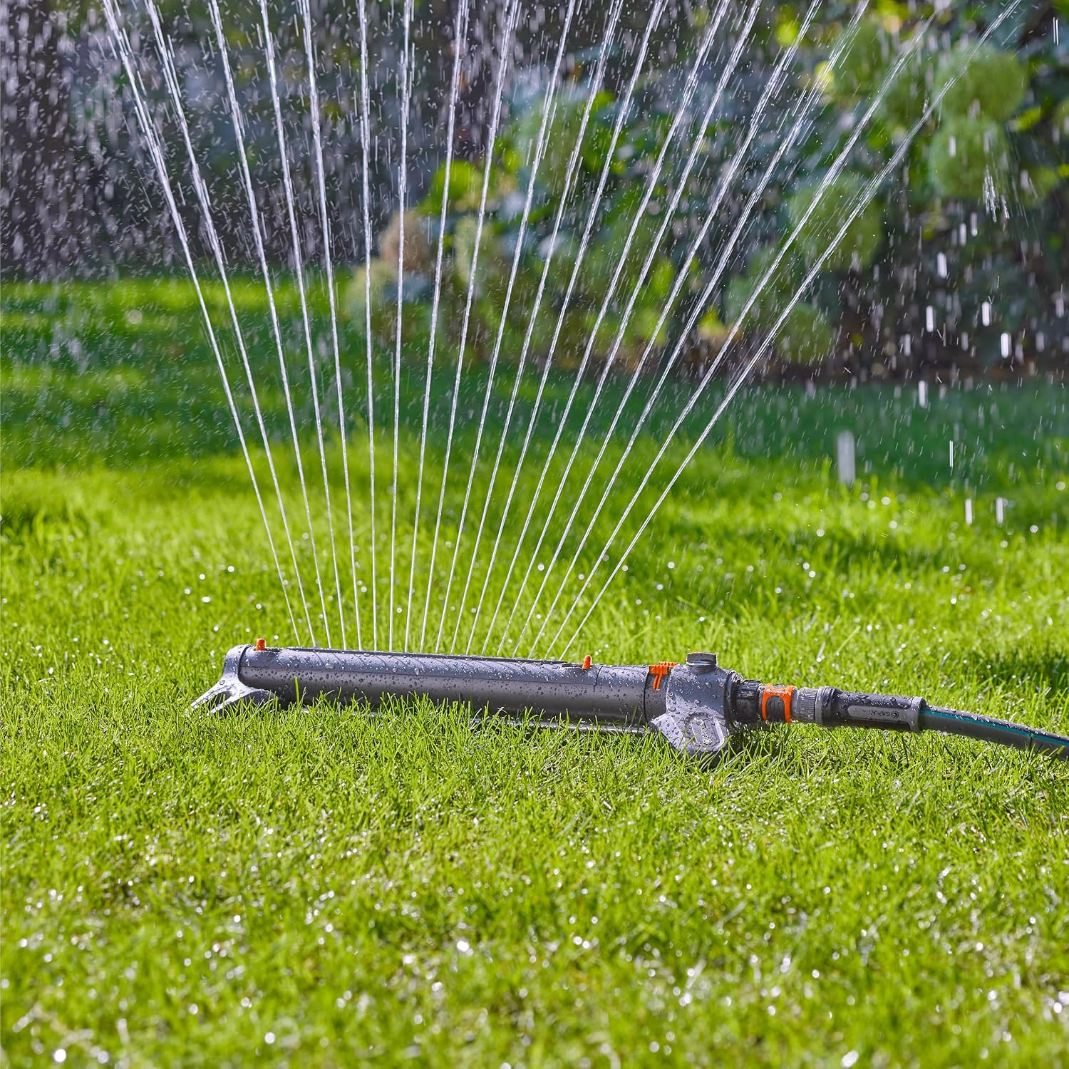 Gardena Akku-Regenfasspumpe 2600 Comfort 18V P4A Ready-To-Use Set: Bewässerungsintervalle, Leistungseinstellung, Passt zum Wasserbehälter, Konstanter Druck, Kabellos (14604-20)
