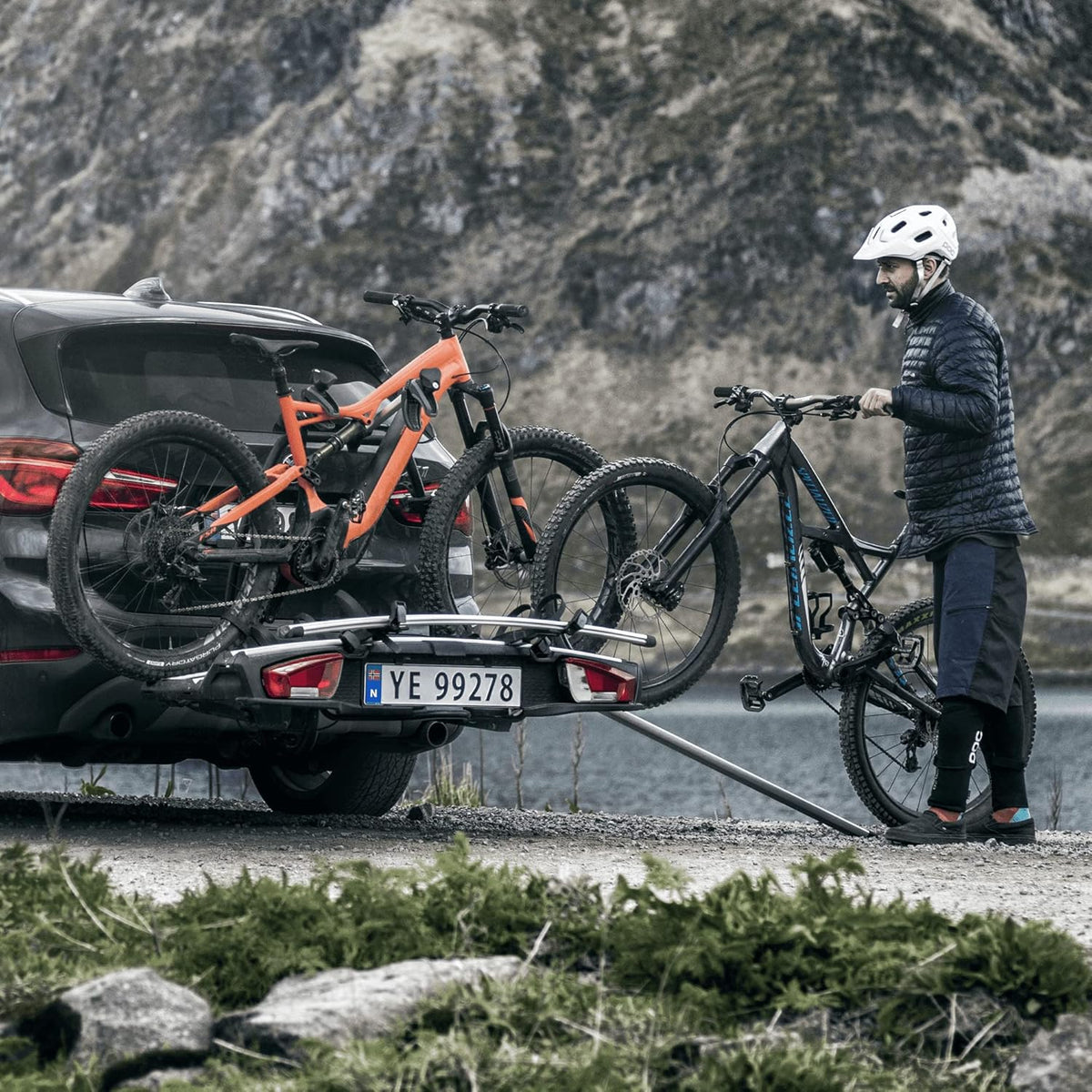 Thule VeloSpace XT Fahrradträger, Fahrradträger Anhängerkupplung Black/Aluminum, 3(4) Bikes