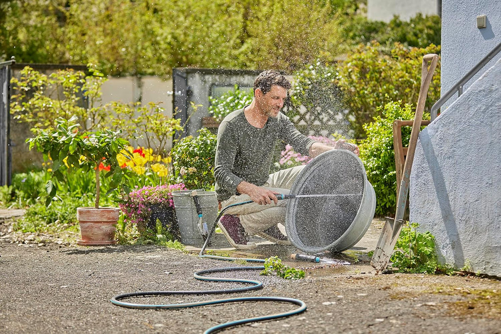 Gardena EcoLine Schlauch 1/2 Zoll, 20m mit Systemteilen: Nachhaltiger Gartenschlauch aus recyceltem Plastik, Phthalat- und schadstoffrei, Power-Grip-Funktion, frostsicher und UV-beständig (18931-20)
