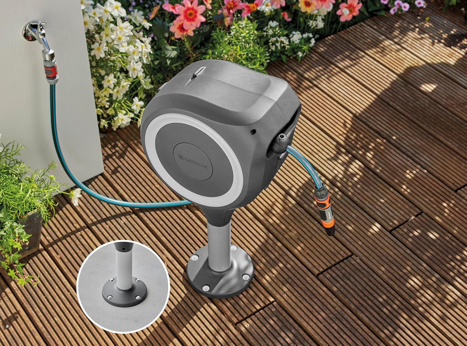 Gardena Garten - und Terrassen-Schlauchbox RollUp M: Wetterfeste Box mit RollUp-Technologie und 20 m Schlauch, Bewässerung von mittelgroßen Gärten mit Terrasse, automatisches Aufrollen (18615-20)