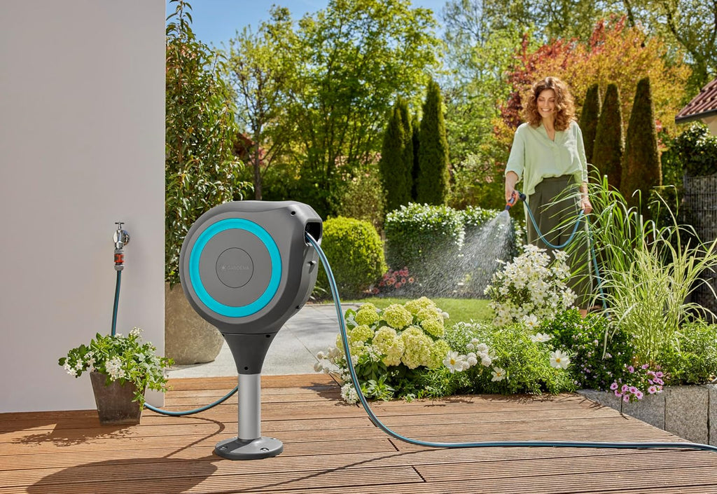 Gardena Terrassen-Schlauchbox RollUp M: Wetterfeste Box mit RollUp-Technologie und 20 m Schlauch, Bewässerung von mittelgroßen Gärten mit Terrasse, automatisches Aufrollen, türkis (18615-20)