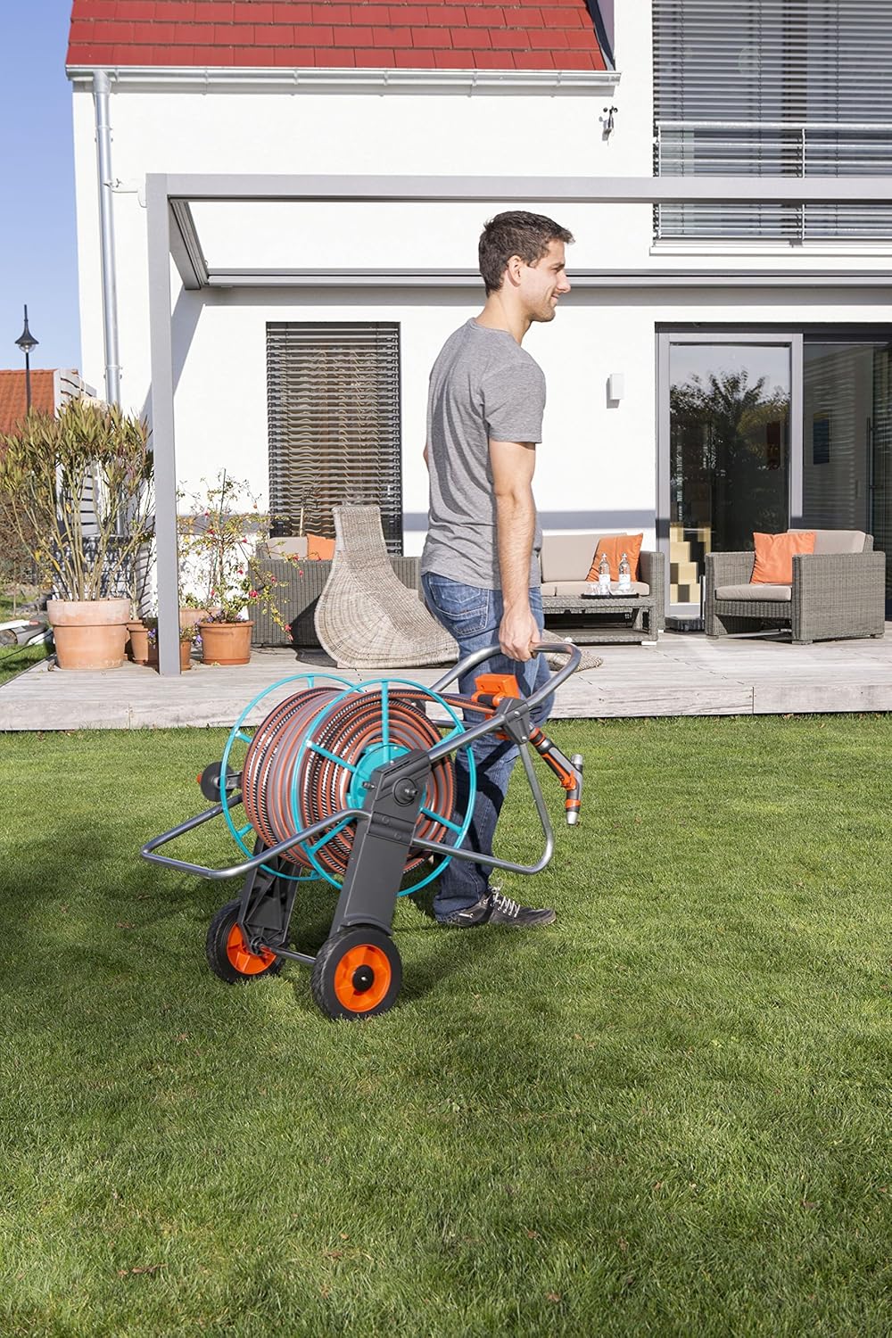 Gardena Metall Schlauchwagen 100: Stabile, beschichtete Schlauchtrommel, abgewinkelter Schlauchanschluss, Nachtropfstopp, Max. 100 m 1/2 Zoll, 80 m 5/8 Zoll, 50 m 3/4 Zoll, 25 m 1 Zoll (2674-20)