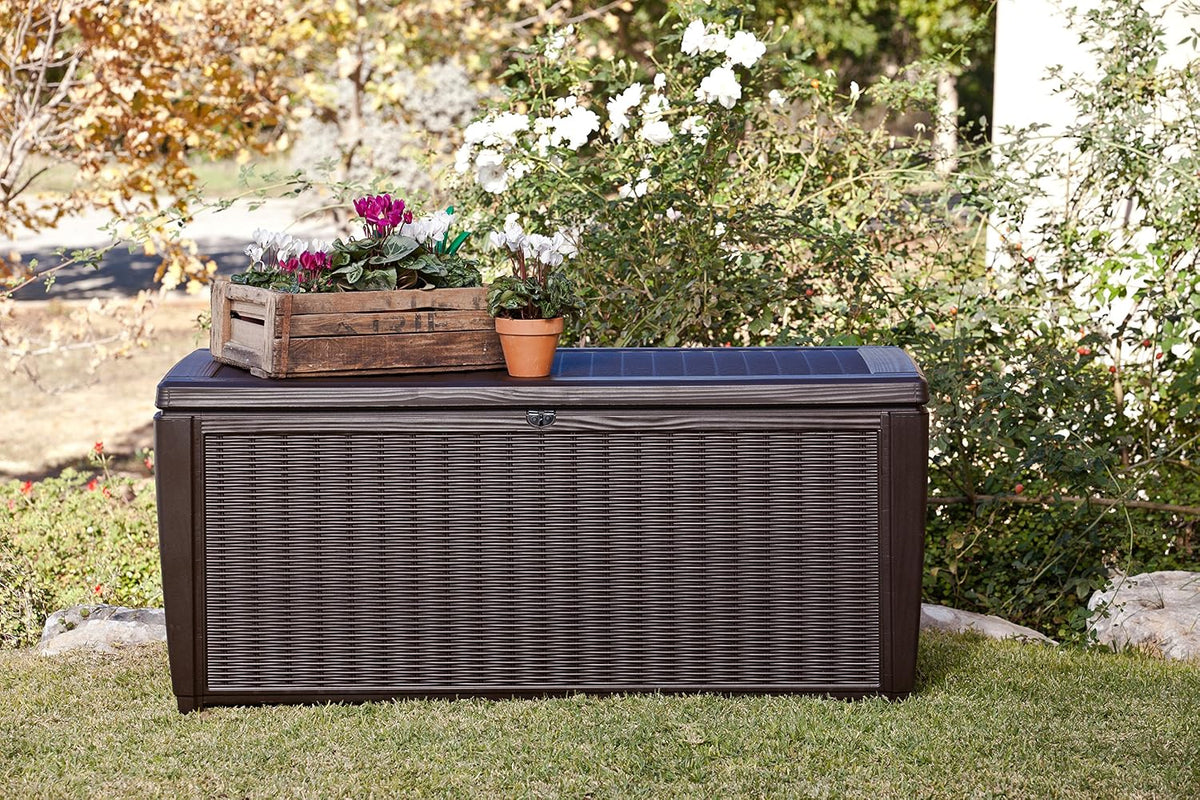 Keter Sumatra Auflagenbox, Kissenbox für draußen, 511 L, wetterfest, Deckel mit Gasdruckfeder, Außenmaße:145x73x64 cm, Sitzgelegenheit für 2 Personen, Braun